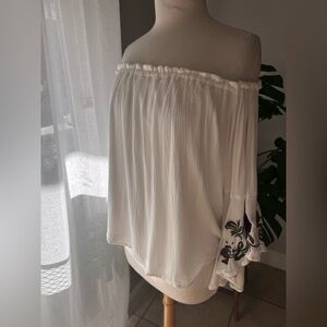White‎ Off-Shoulder Top with Floral Embroidery